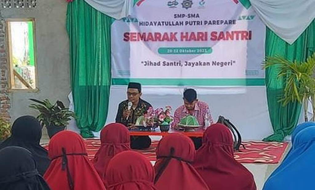 Santri Putri Hidayatullah Parepare Semarakkan Hari Santri Nasional